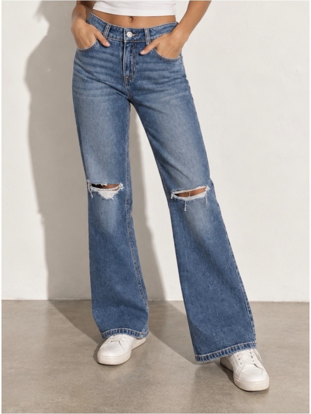 Hollister low rise boot cut jeans size 2R (26)